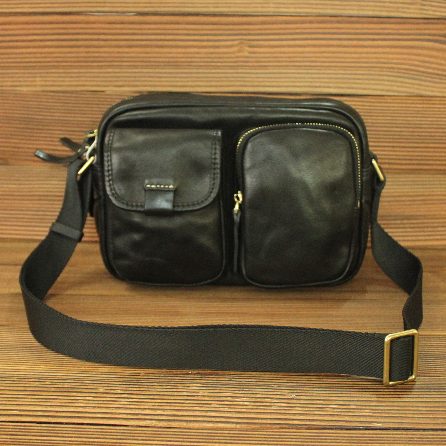 2025新款男包斜挎包单肩包植鞣皮真牛皮横款商务包男士软皮背包