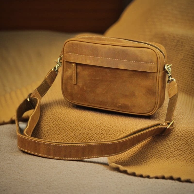 2025新款复古男士斜挎包疯马皮真皮背包单肩包头层牛皮潮流手机包