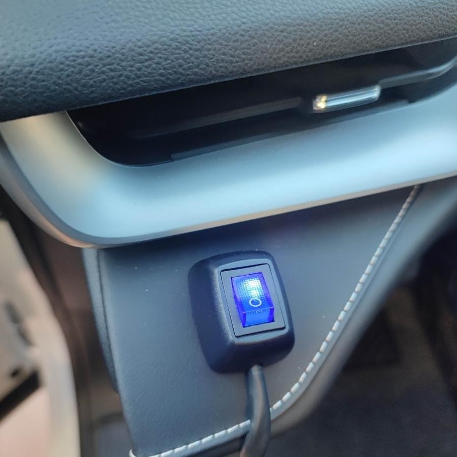 热销12V24V汽车货车改装自锁粘贴开关 免打孔线长0.6米二档带灯