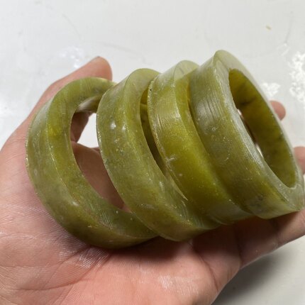纯天然玉石黄黄绿色牛油果手镯网毛坯,口径齐全牛油果手镯半成品