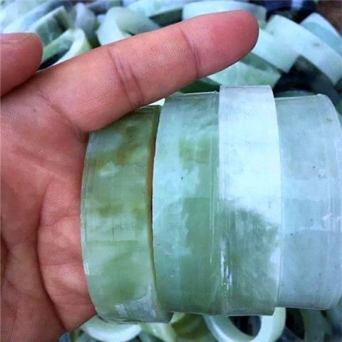 岫玉手镯岫玉带绿原石毛料手镯半成品坯子批量直销手镯片手镯毛坯