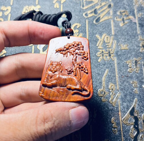 紫檀老虎吊坠虎年生肖属相闭嘴属卧虎本命年木质项链挂件饰品礼物