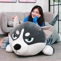 趴趴狗二哈女生床上睡覺毛絨玩具