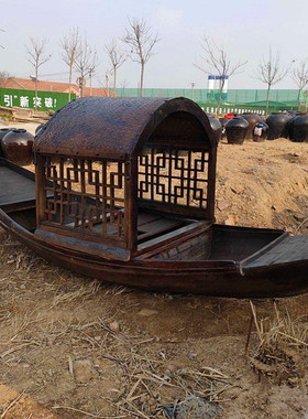 怀旧带蓬老式风展示乌篷船