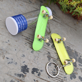 夜光塑料指尖迷你手指滑板挂饰减降压钥匙扣圈链创意小滑板包挂件
