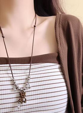 美拉德风豹纹植绒小熊星星串珠编织绳项链小众秋冬长款百搭毛衣链