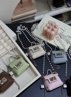 彩色皮革迷你包包kt猫吊坠放耳机口红长款珍珠项链锁骨链斜跨链包