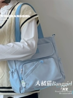 Светло -голубой кулон