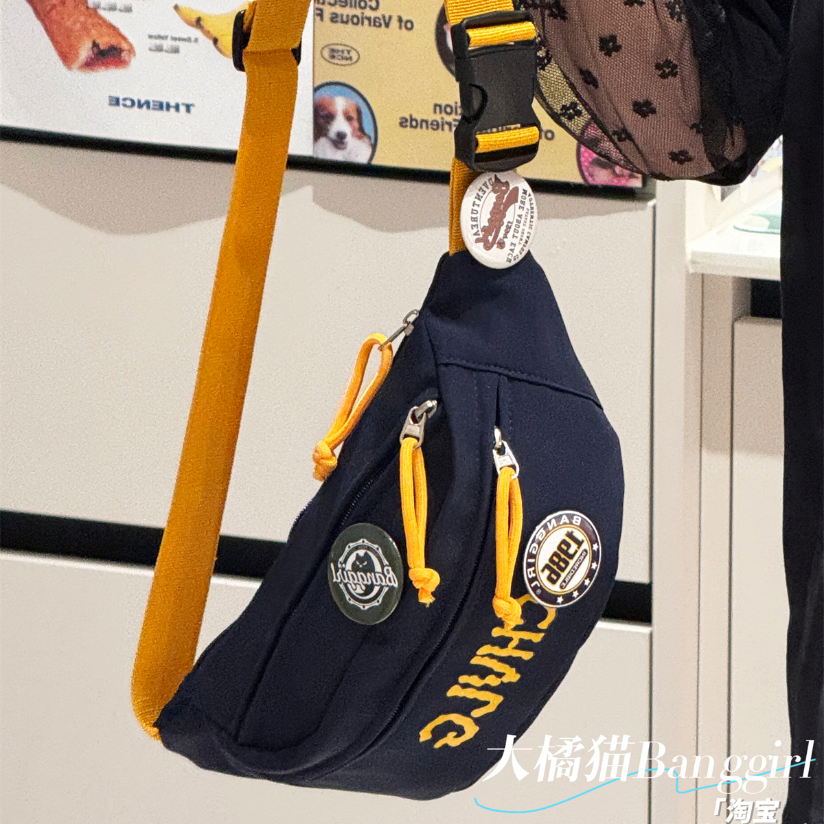 大橘猫复古潮牌单肩包男士背包休闲字母斜挎包防水运动腰包女款包