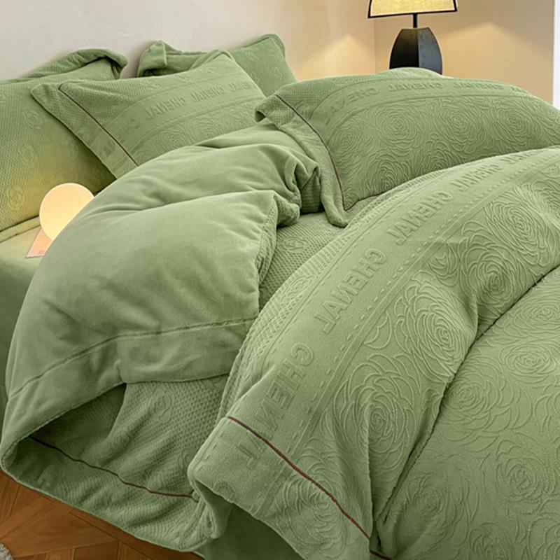 高级感A类牛奶绒雕花四件套复古绿色大牌被套珊瑚法莱绒床单床品4