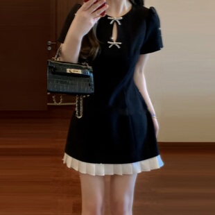 大码 高级感蝴蝶结镂空收腰连衣裙女改良显瘦a字小黑裙 胖mm新中式