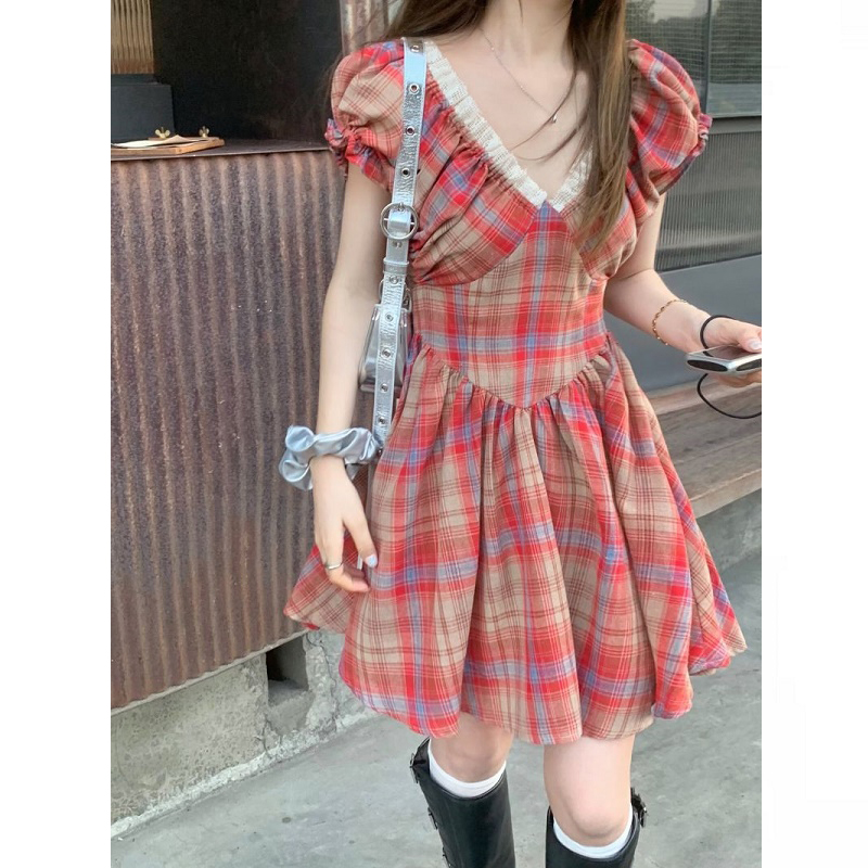 大码胖mm甜辣复古木耳边v领收腰红格子连衣裙女夏辣妹显瘦a字短裙