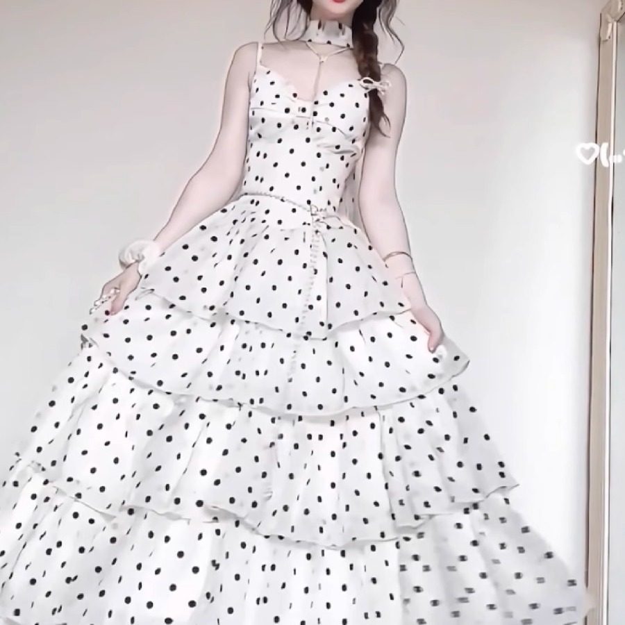 大码胖mm法式温柔度假风波点收腰吊带连衣裙女夏显瘦蛋糕蓬蓬长裙