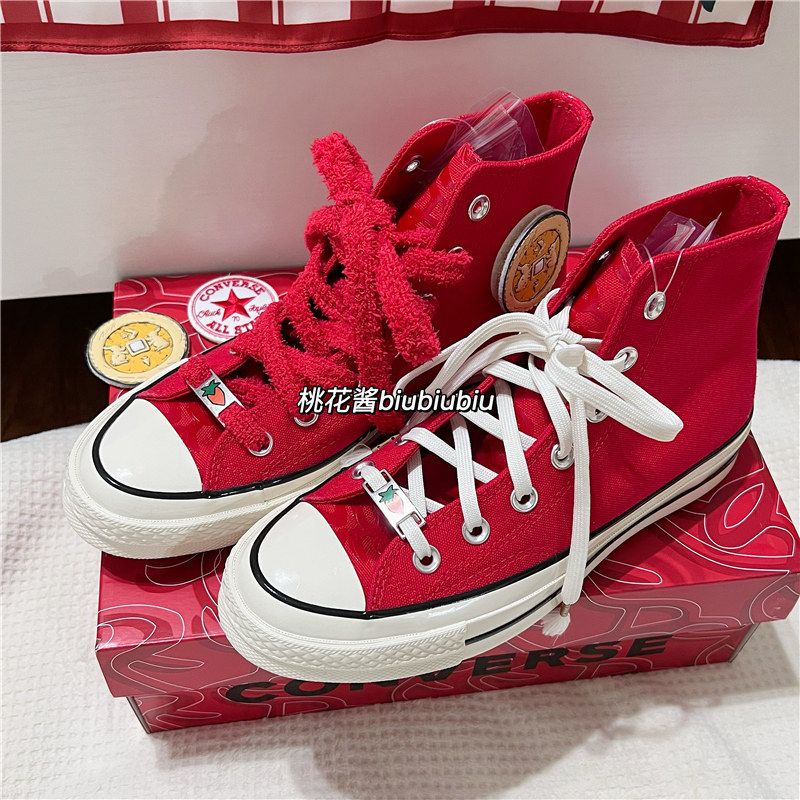 Converse匡威兔年限定大红帆布鞋图片