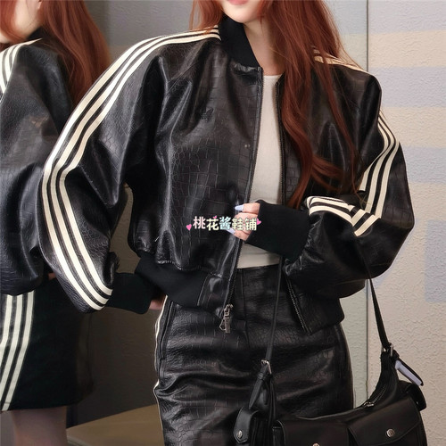 Adidas三叶草秋冬女款JENNIE同款运动宽松仿皮黑色夹克外套KE5035