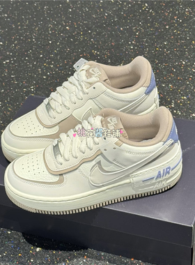 Nike耐克25年冬女豆沙白拼色AF1空军一号运动休闲鞋 IO7594-101