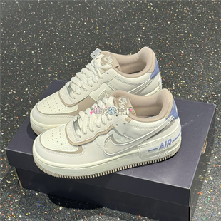 Nike耐克25年冬女豆沙白拼色AF1空军一号运动休闲鞋 101 IO7594