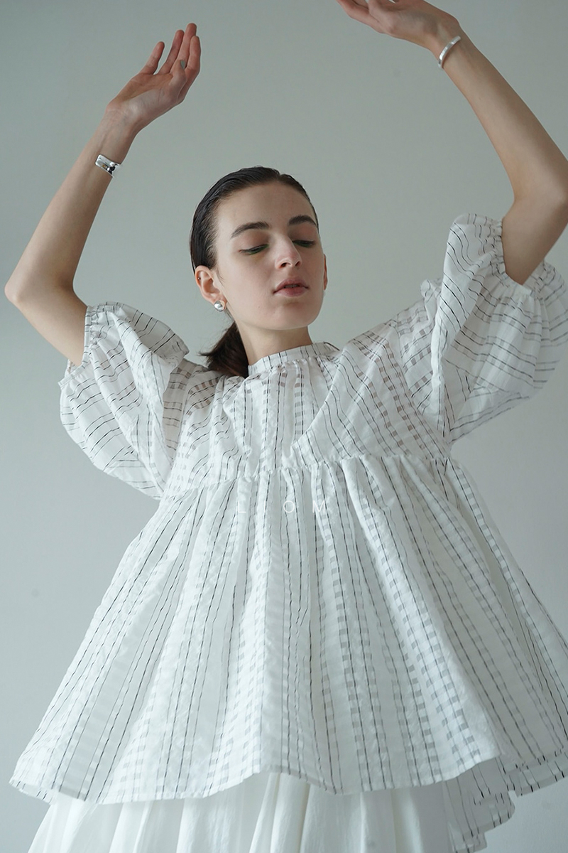 娃娃领宽松日系套头灯笼袖