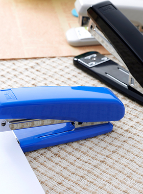 晨光文具订书机普惠型12号订书器12#手握装订机ABS92718带起钉器