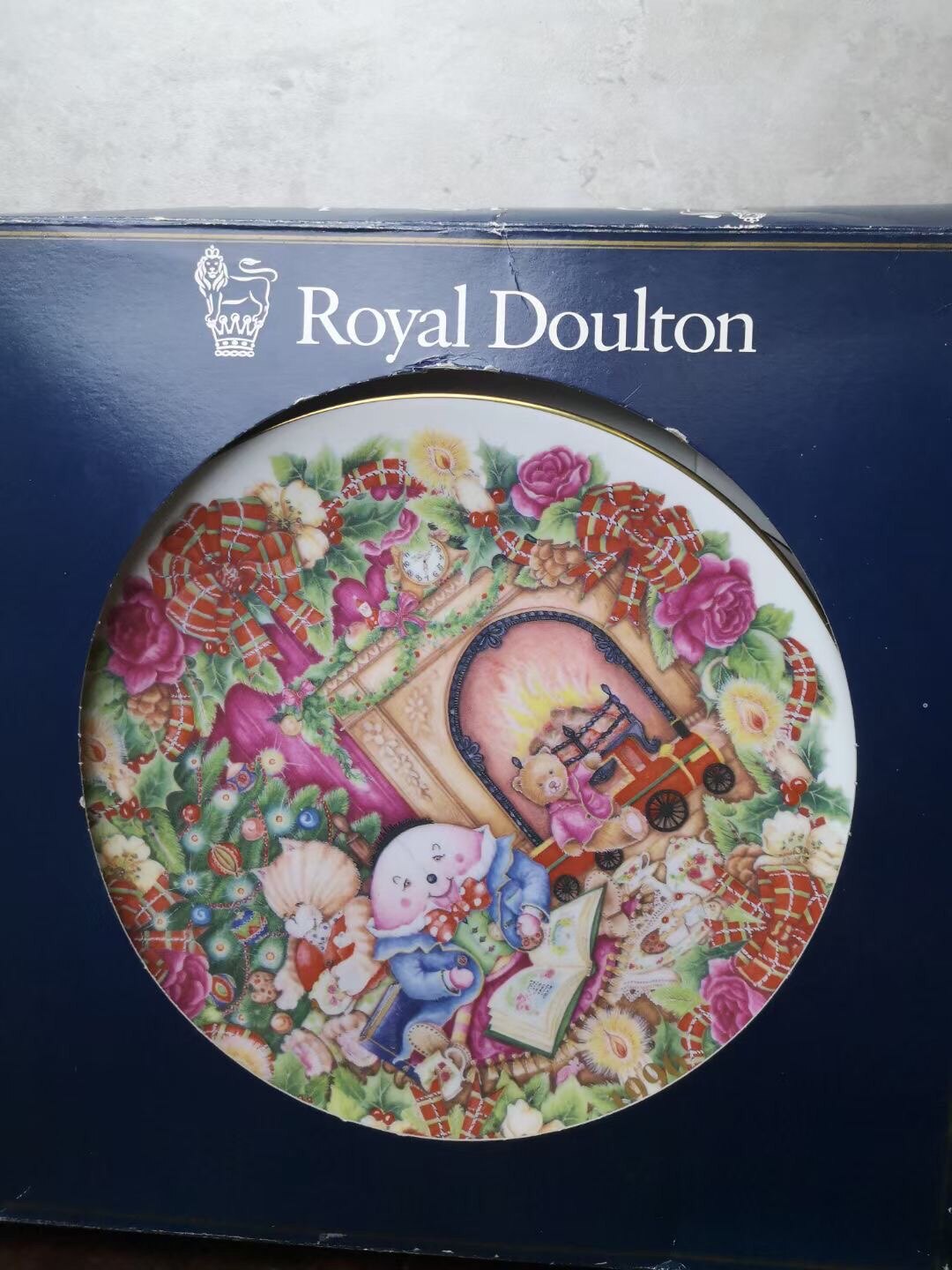 英国皇家道尔顿1996圣诞骨瓷纪念盘ROYAL Doulton纸盒装带支架BJ5