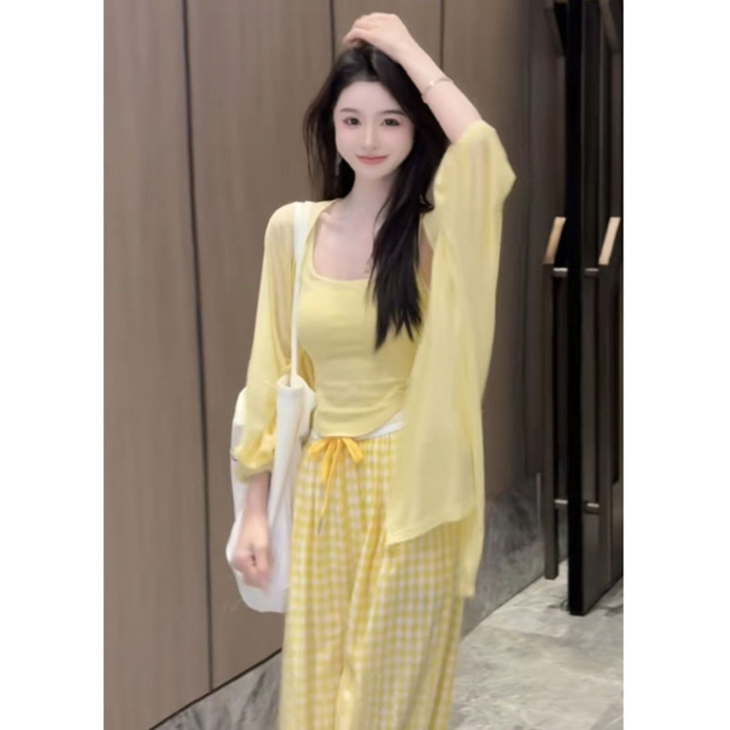 时尚休闲套装女夏季新款防晒开衫吊带上衣高腰格子阔腿裤三件套