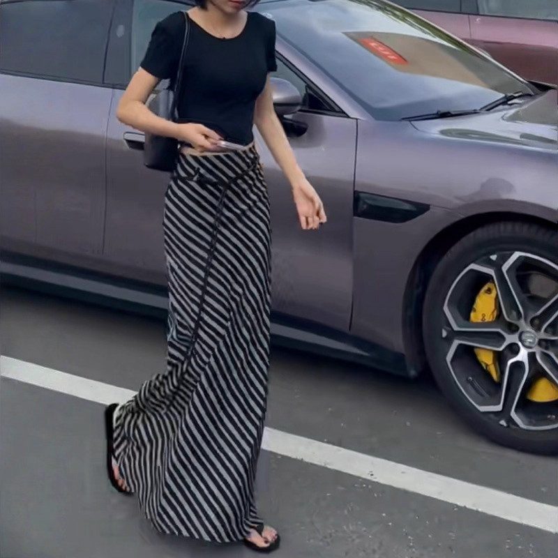 2026春秋款胖mm极简风高腰条纹半身裙女辣妹款修身气质A字长款裙