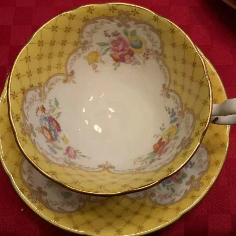 西洋古董 grafton 黄釉全手绘开窗花卉阔口鎏金骨瓷咖啡杯碟 在途