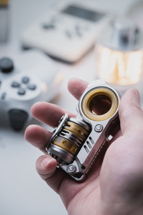 世界EDC Gobigger震旦 复合金属玩具指尖陀螺机械推牌潮玩黑科技