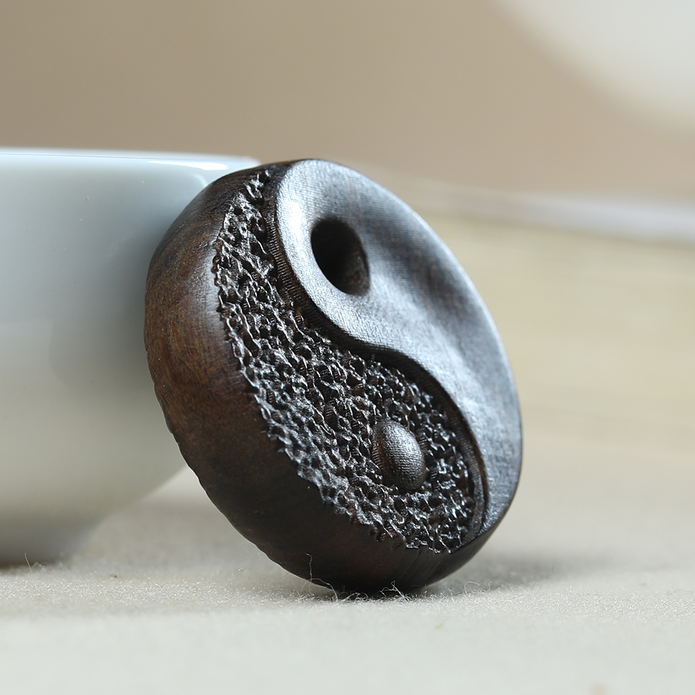 沉香木雕刻太极两仪八卦