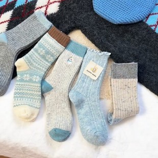 居家羊毛袜子女厚挎款毛绒绒的好暖和呀!蓝白色和冬日也太配了吧