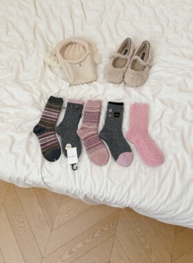 粉紫色羊毛袜子可太适合秋冬了！高级氛围感满满~加厚款保暖中筒