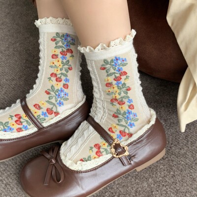 早春古早森系花边公主袜搭配小单鞋可太绝了！满满的千金感~