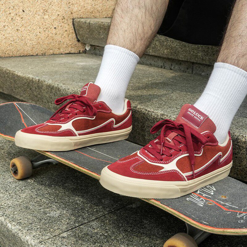 极路客滑板鞋专业男女新款「雪绒红」儿童成人专用板鞋耐磨翻毛皮