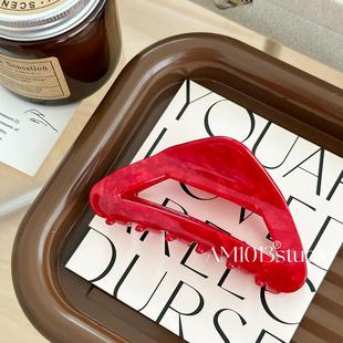 AM1013很显白!酒红醋酸盘发鲨鱼夹圣诞风简约后脑勺发量多大抓夹