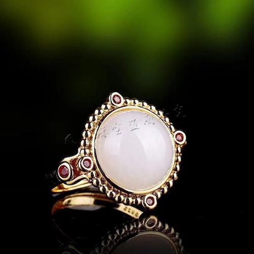 新疆羊脂玉白玉戒指镶嵌