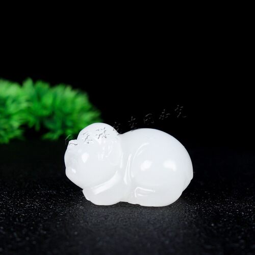 新疆羊脂玉白玉生肖猪项链吊坠