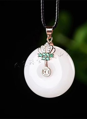 新疆羊脂玉白玉女款皇冠镶嵌吊坠