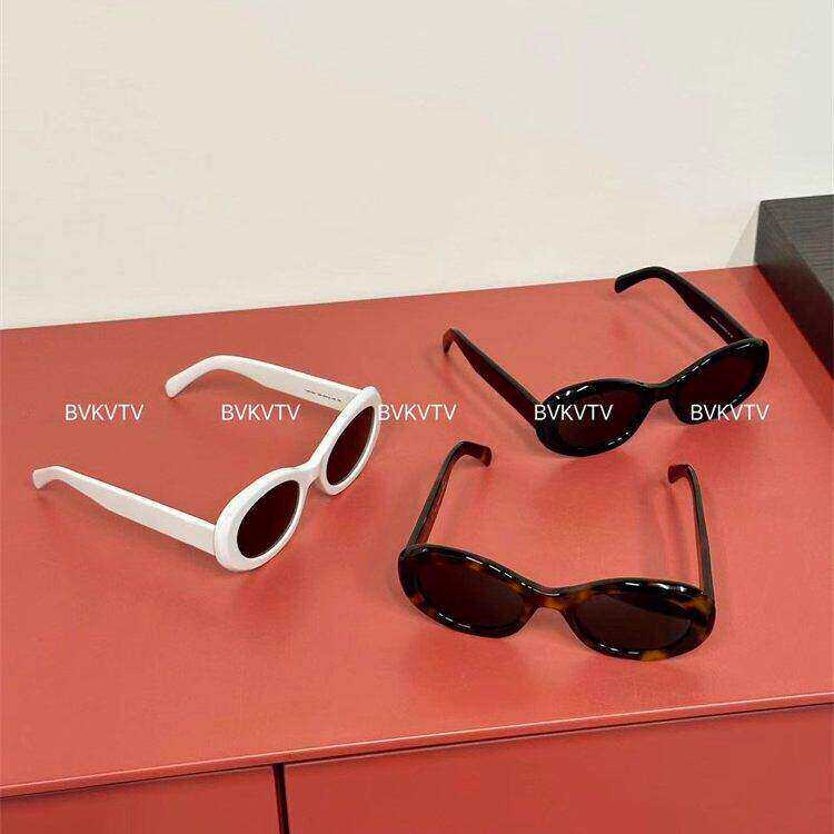 强烈推荐！2025新款黑色个性椭圆框太阳镜女时尚休闲简约复古墨镜