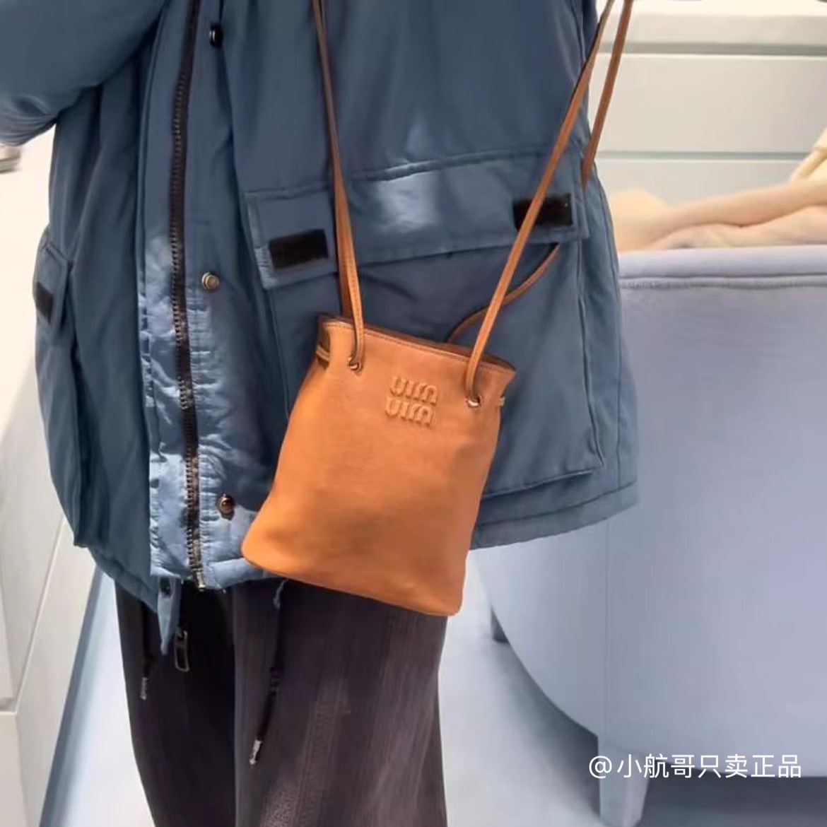 高端现货 Nappa羊皮革水桶包抽绳可调节徽标logo迷你手提包1206