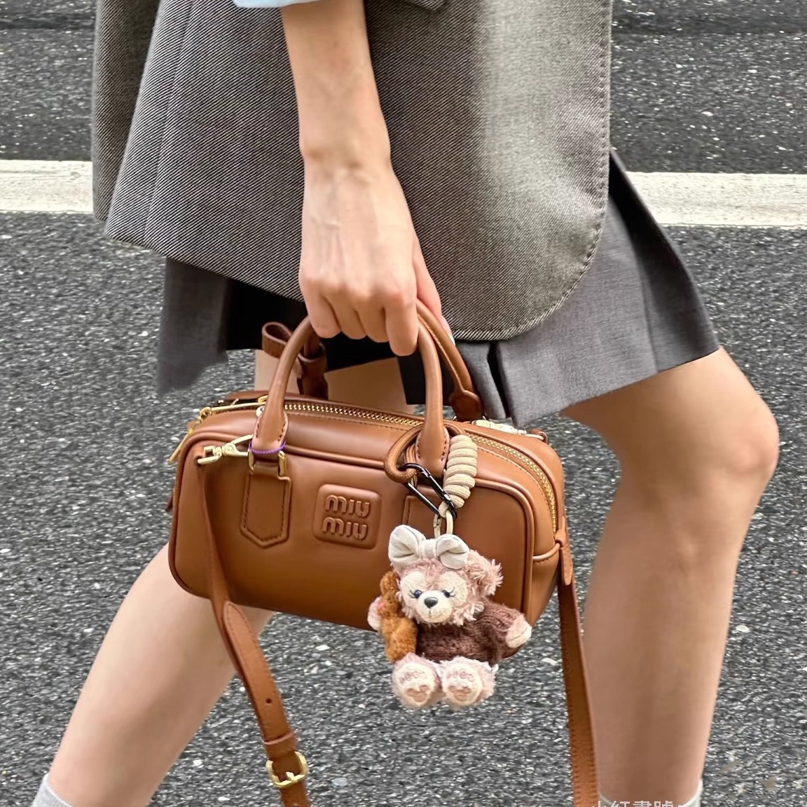 高端现货 Arcadie牛皮革亮面金扣Mini保龄球包枕头包手提包1206