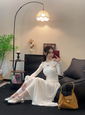 babe soulis2025新款韩系圆领长袖T恤女修身显瘦白色打底衫上衣女