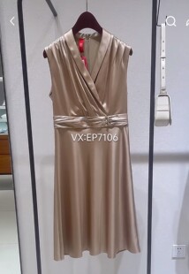 高级系列进口仿皮醋酸光泽感V领A摆廓形连衣裙 4999 EPKPA4111A