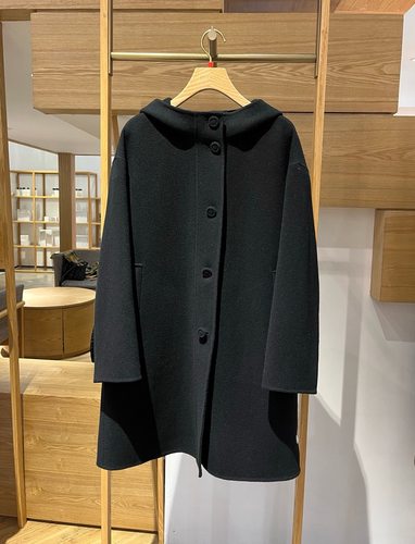 大雅家秋冬款黑色时尚连帽落肩袖羊毛大衣 HFKAW8306A-4999