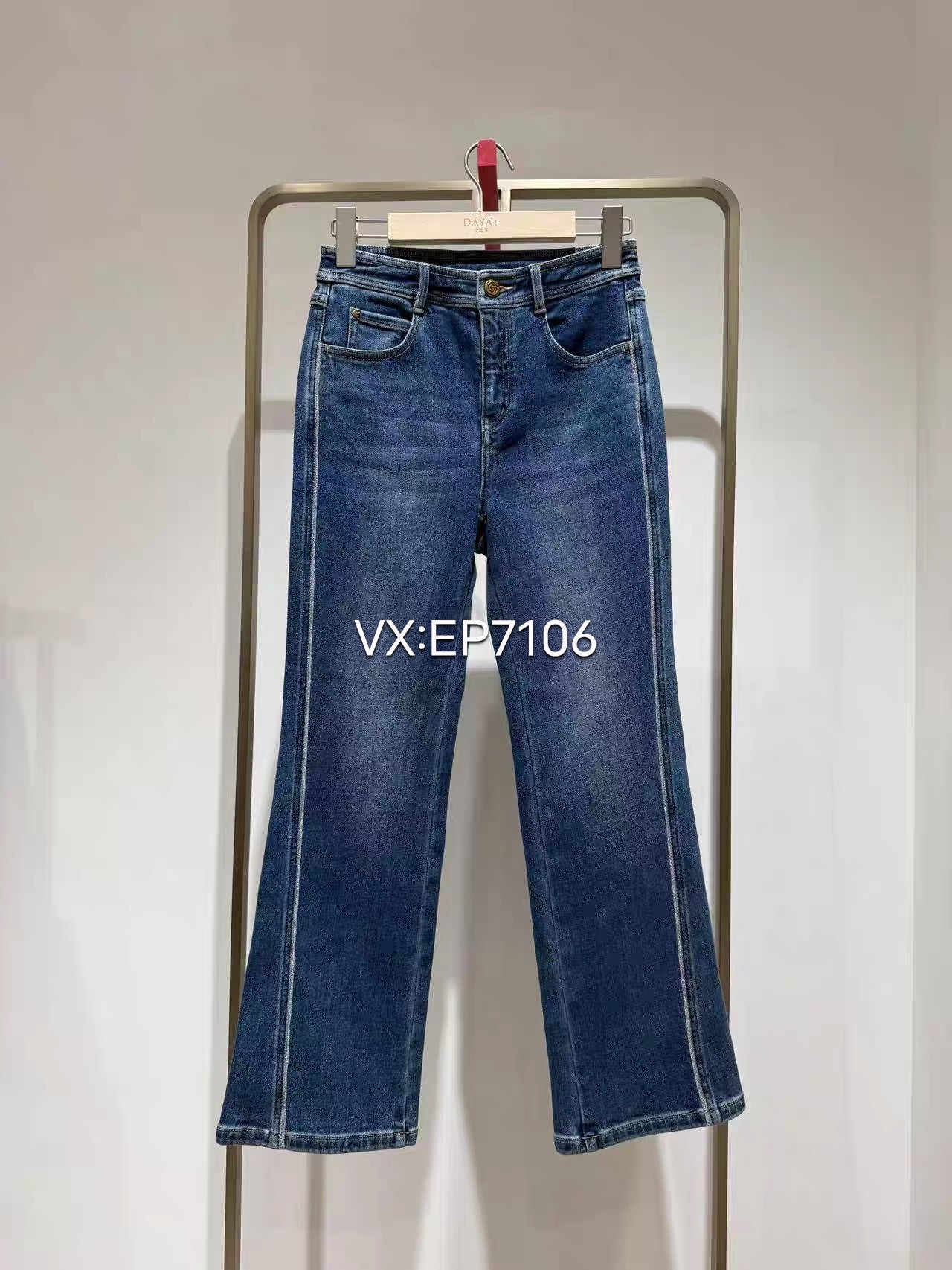 秋款高端系列蓝色弹力棉微喇侧边珠链九分牛仔裤 EPJIDJ610C-2999