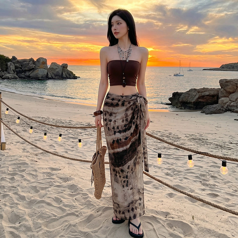 2026新款泳衣女泰国三亚度假旅游夏季性感抹胸半身长裙分体比基尼