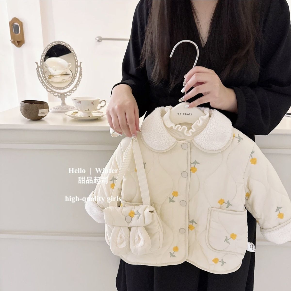女童可爱娃娃领棉服外套秋冬季2025新款儿童宝宝洋气加绒夹棉棉衣
