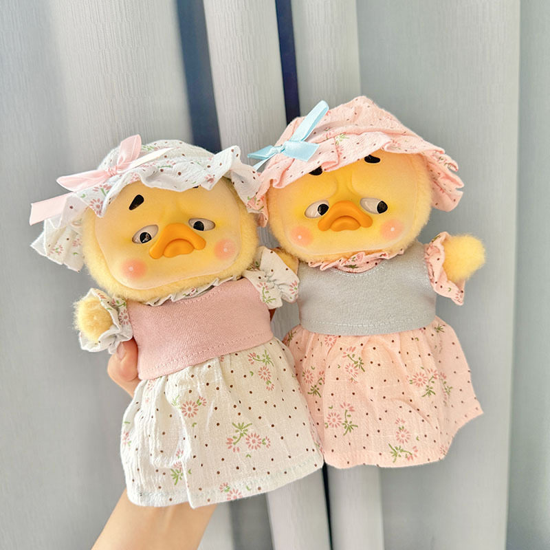 仅售娃衣】烦人鸭毛绒系列娃衣背心碎花裙套装小黄鸭公仔衣服替换,模玩/动漫/周边/娃圈三坑/桌游,潮玩娃衣,淘宝优惠券,粉丝福利购,淘宝优惠卷
