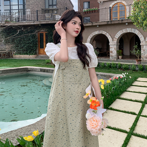 夏季穿搭背带裙2025新款女气质孕妇甜辣工装显瘦碎花吊带裙连衣裙图片