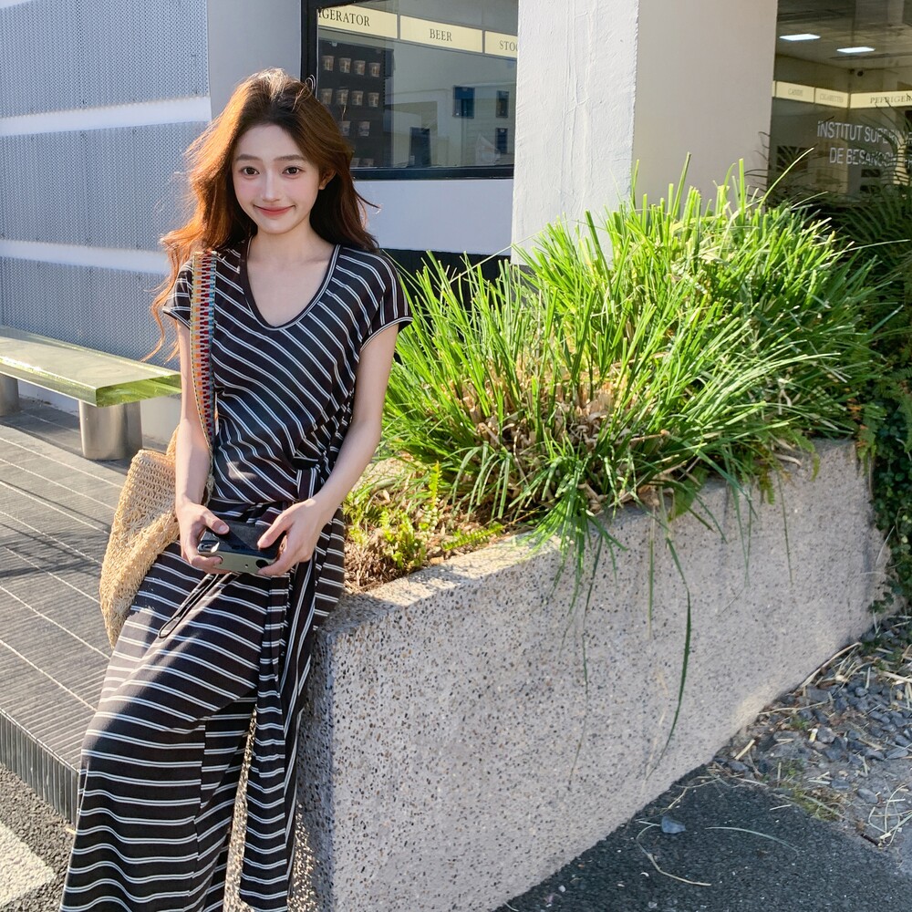 法式收腰气质冷淡风条纹连衣裙女2025夏季设计感休闲圆领t恤长裙,女装连衣裙,金十上