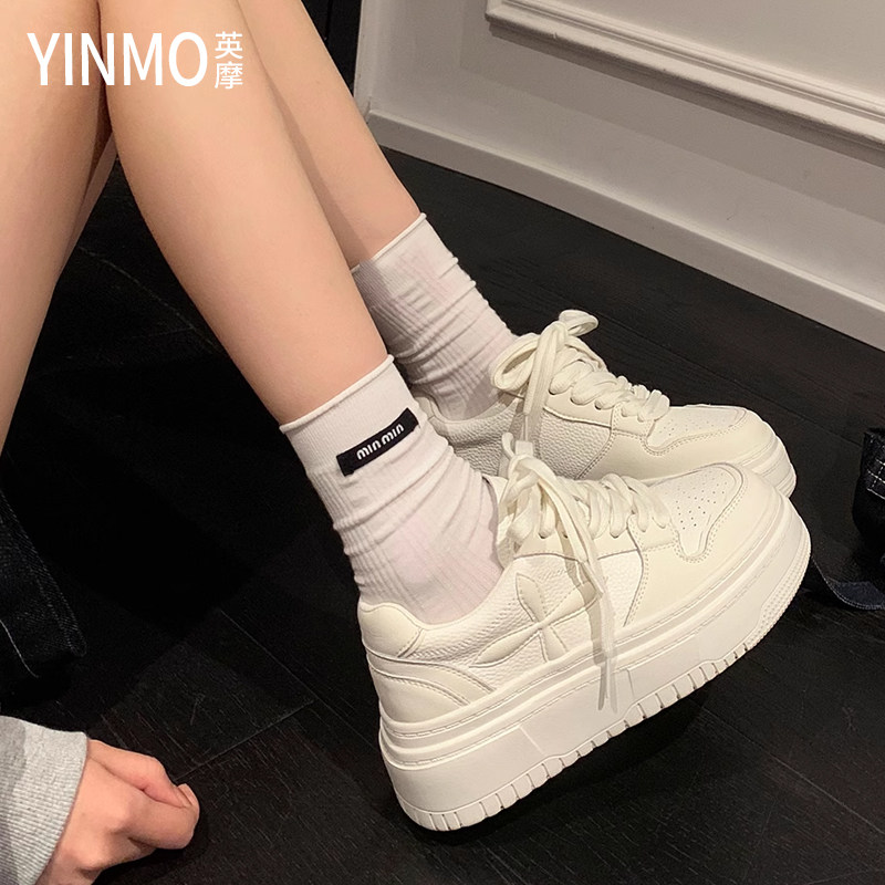白色板鞋女款超级好看的秋冬季2025新款小众不撞款百搭增高小白鞋